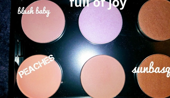 MAC Cosmetics Other - 4 MAC Blushes with MAC palette